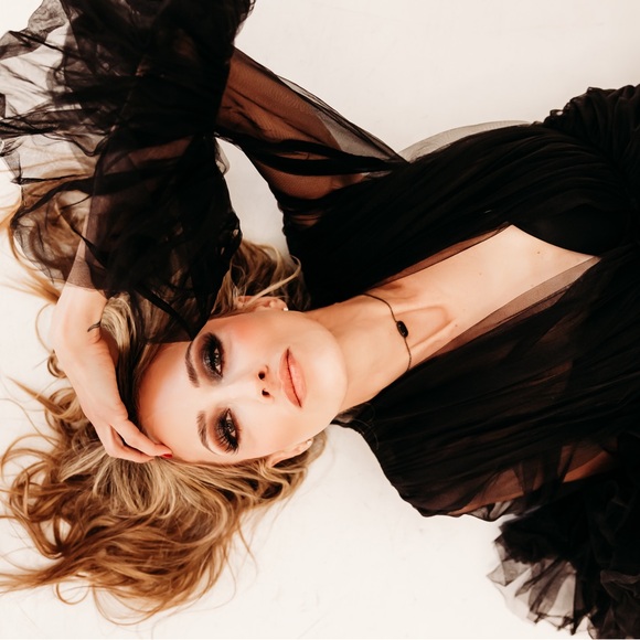 Meet your Posher, Carla - Picture 1 of 1